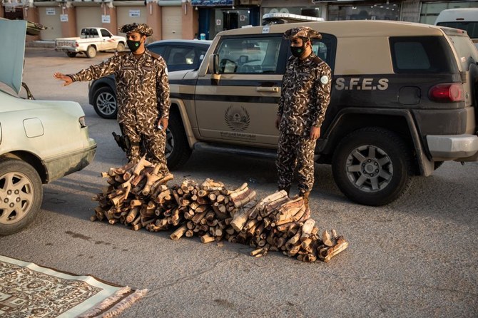 冬が始まったサウジアラビアで、環境警察が違法な材木伐採に対する取り締まりを強化し始めた。(SPA)