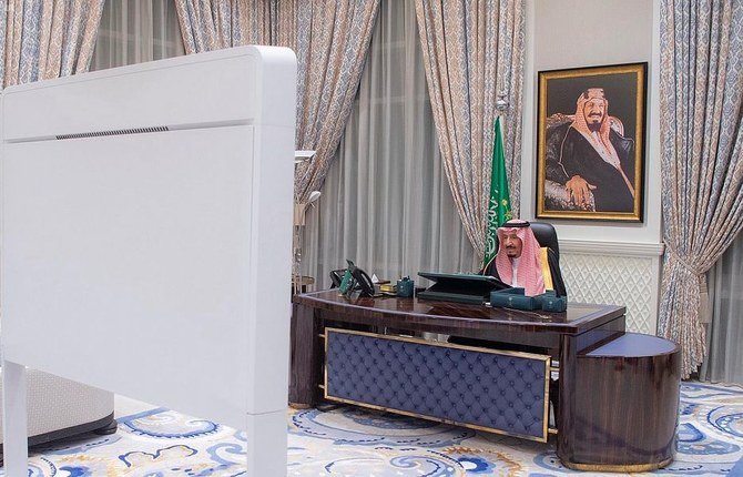 2021年1月26日火曜にネオムで開かれた週間の定例閣僚会議で議長を務めるサウジアラビアのサルマーン国王。（SPA）