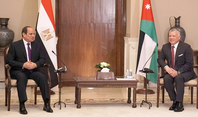 写真はヨルダン王宮府提供（2021年1月18日）。ヨルダン国王、アブドッラー2世が首都アンマンでエジプトのシーシー大統領を歓迎。（AFP）