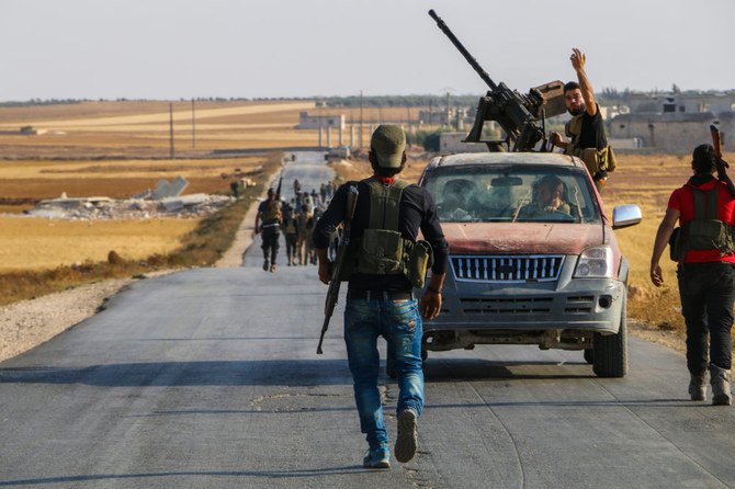 2017年3月12日、アレッポ市へ移動するシリア兵(Shutterstock)
