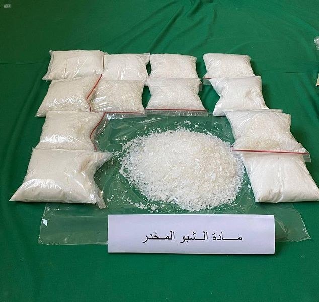 サウジアラビア内務省は、当局が東部州で10kg以上のメタンフェタミンと5kgのヘロインを押収したと述べた。(SPA)