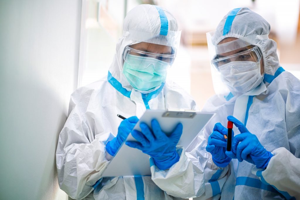 長崎新聞によると、長崎大学病院と同大熱帯医学研究所（熱研）はコロナウィルス感染症に対する吸入型のワクチンを開発しており。(Shutterstock)