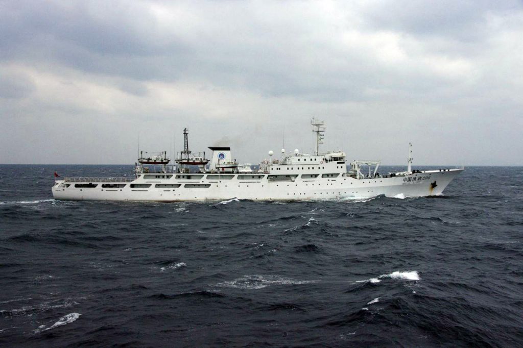 ２隻ずつに分かれた海警は、操業中の日本漁船２隻への接近を繰り返したり、付近にとどまったりした。(AFP)