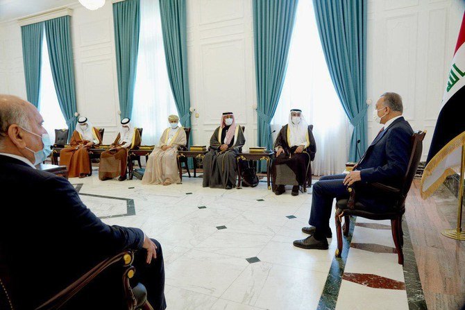 イラクのムスタファ・カディミ首相とナーイフ・ハジュラフ事務局長はイスラム国（IS）掃討作戦後のイラクの復興について協議した。（Iraq PMO）