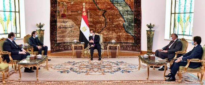 シシ大統領はベイルート港爆発事故を受けてレバノンの前政権が退陣したあと、昨年、首相に指名されたサード・ハリリ氏とカイロで会談した（エジプト大統領府）