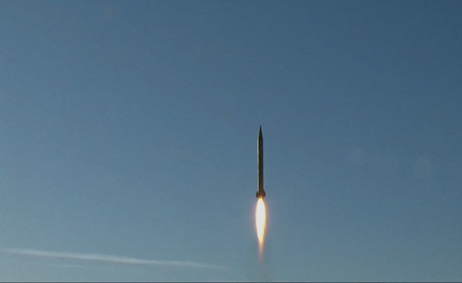 イランは複数の弾道ミサイル実験を実施しており、同計画の妨害を目的とした米国の制裁に反抗ながら、ミサイルは「抑止力」を示すものだと述べている。（ファイル／AFP）