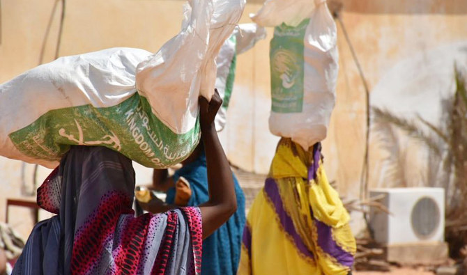 KSreliefはイエメンのソコトラ地区でも130トン以上の食料かごを配布し、7300人の人々を支援している。（SPA）