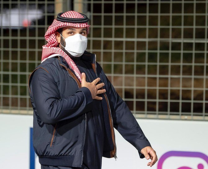サウジアラビアのムハンマド・ビン・サルマン皇太子が、土曜日、リヤドのフォーミュラEのディルイーヤE-Prixのレース2に来場した。(SPA)