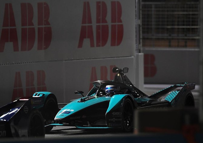 赤旗と共にレースの途中終了を意味する遅いセーフティーカーが走り、ジャガーレーシングのサム・バードがダブルヘッダーのディルイーヤE-Prix、第二回戦で優勝した。(SPAスポーツ)