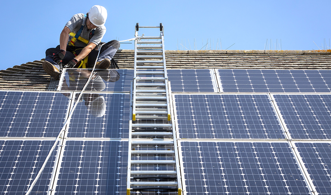 地方自治・住宅省は今週、家屋や居住施設に太陽エネルギー電池を設置するために必要な安全要件の施行を開始したと発表した。（ゲッティイメージズ）