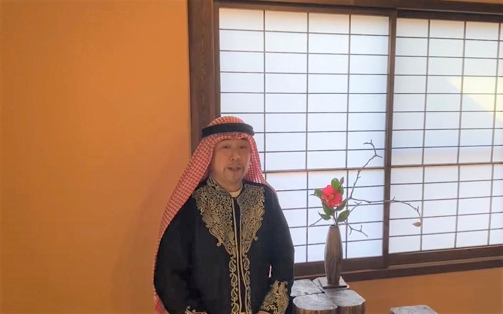 鷹鳥屋明という名でも知られるカマルさんは、コロナ禍にあって、ほとんどの日本人は徳仁天皇陛下の誕生日を静かに祝うことになると述べた。