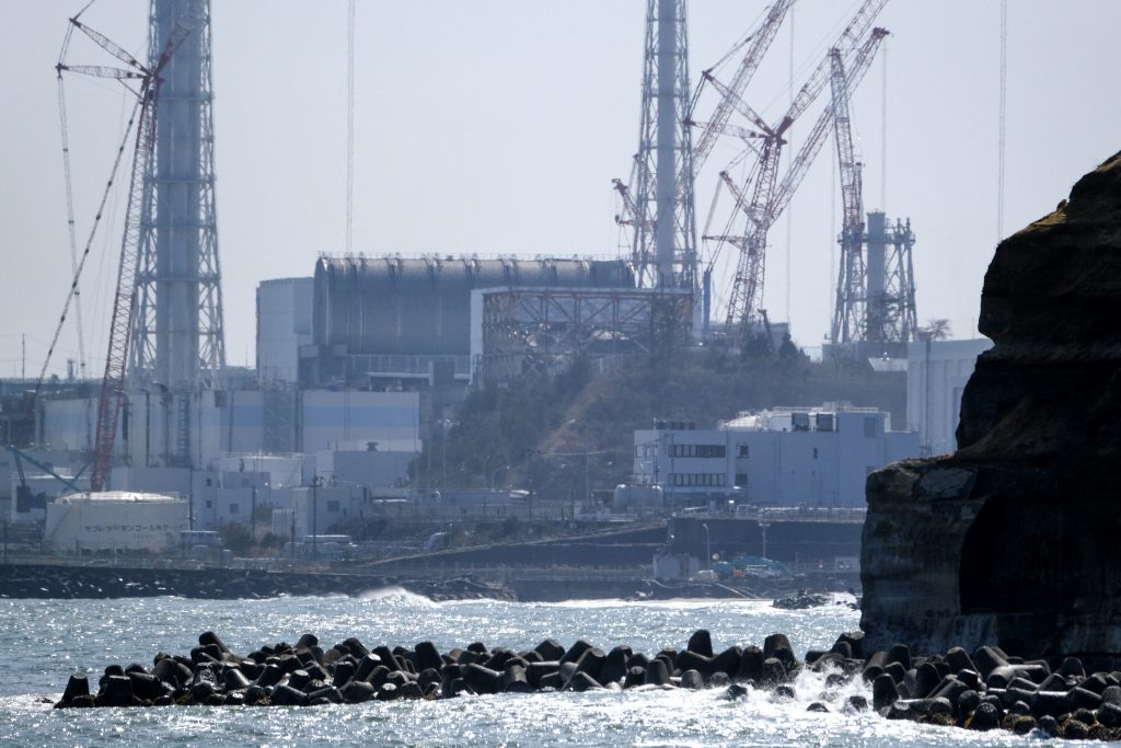 2021年3月10日、福島県双葉町沖からの東京電力（TEPCO）福島第一原発の眺め。（AFP）