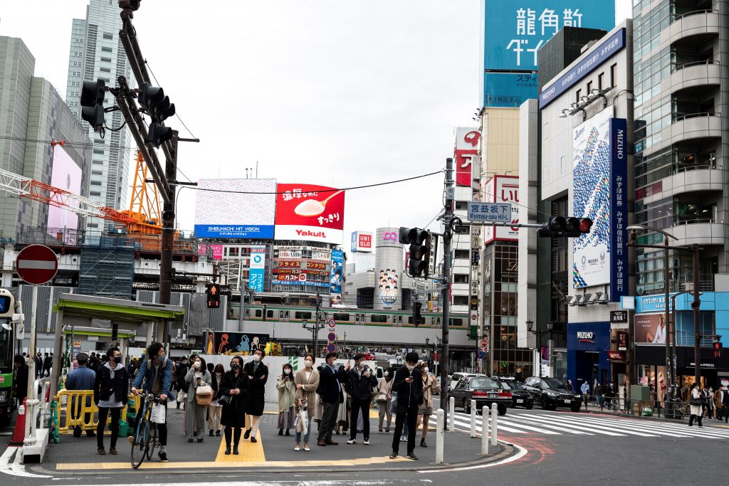 日本は、世界経済フォーラムが発表した2020年度世界男女格差指数において153カ国中121位となっており、女性の経済参加や政治的エンパワーメントの面で低いスコアとなっている。（AFP）