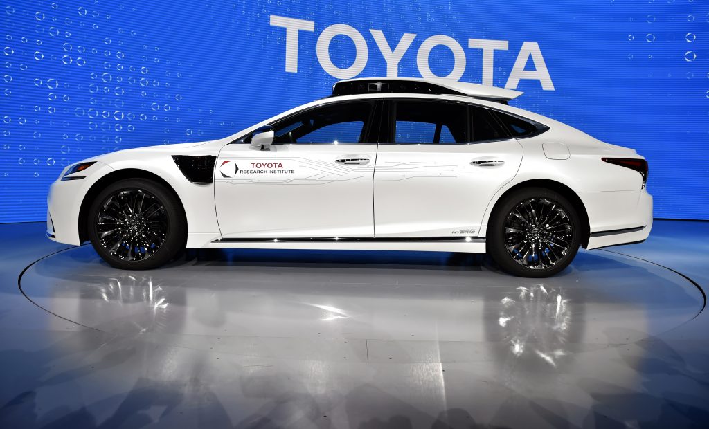 レクサスはまた、新たな四輪駆動力制御技術などを特徴とするBEVのコンセプトカー、「LF-Zエレクトリファイド」を初めて公開した。(AFP)