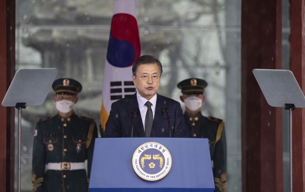 2021年3月1日、韓国のソウルで、日本の植民地支配に対する1919年の蜂起の記念日、三・一独立運動を祝う式典で、韓国の文在寅大統領が演説する。(資料写真/チョン・ホンギュン /AP通信経由のプールフォト)