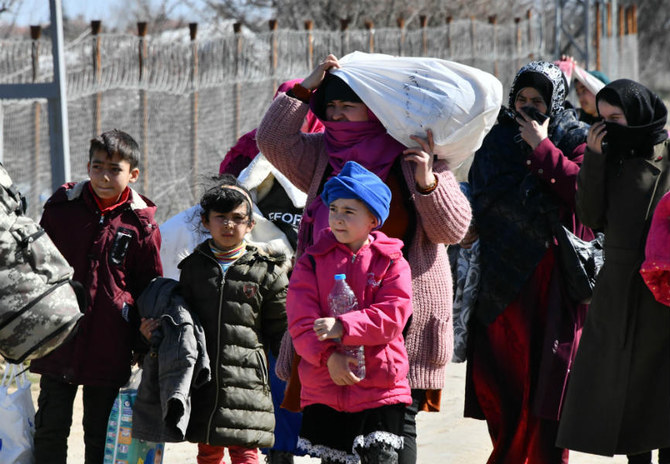 シリア内戦が10年を迎えようとしている中、隣国のトルコに逃れた難民の子どもたちの多くは、いまでも苦難に直面している。（ロイター通信/資料写真）