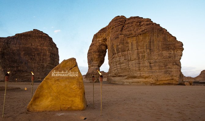 この観光地の雄大な雰囲気が参加者たちをリラックスさせ、アルウラを取り巻くのんびりとした自然の中でグループ活動を楽しむことを可能にする。（供給写真）