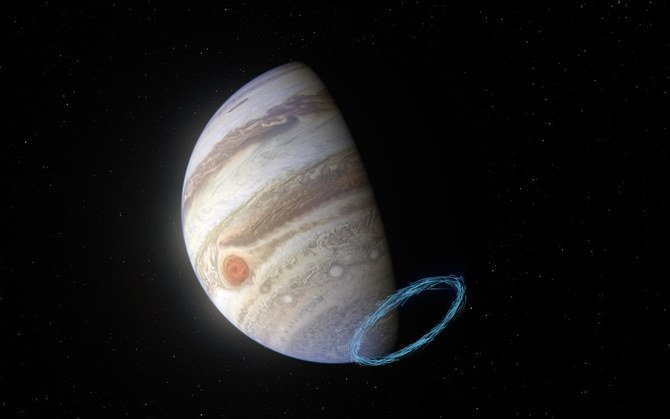 サウジアラビアの科学者らが、宇宙線が衛星の太陽電池パネルの効率に与える影響を研究している。(AFP)