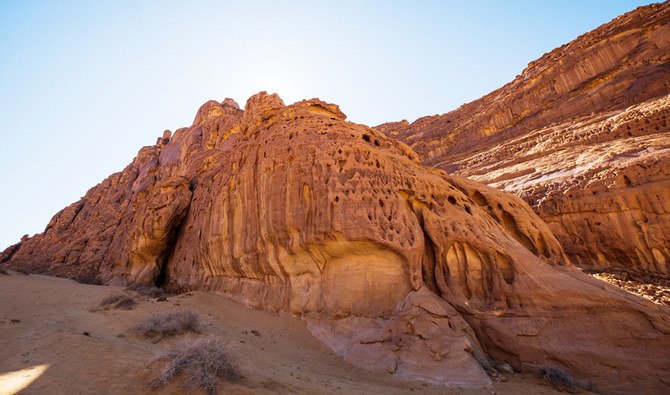 不毛の砂漠の上に建てられた何千もの謎めく石造物は、人類の歴史の大きな転換点にアルーラが関わっていたことを示すミッシングリンクかもしれない。（写真/提供）