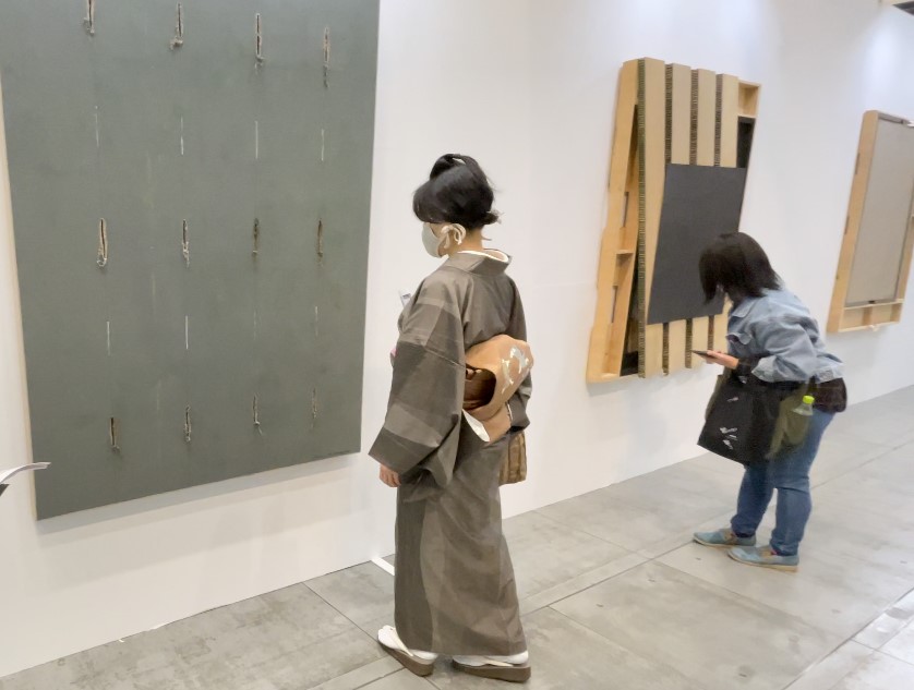 アートフェア東京は日本最大級のアートフェア。古美術、工芸、日本画、近代美術、そして現代アートまで、幅広い時代とジャンルのアートを展示・販売している。(Photo by ANJ)