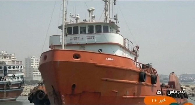 イラン南部のホルモズガーン州で拘束された燃料密輸組織の船。（AFP資料写真）