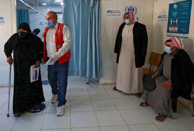 ヨルダンの新型コロナウイルスワクチン接種プログラムには、ザータリ難民キャンプのシリア人も含まれていた。(AFP　写真)