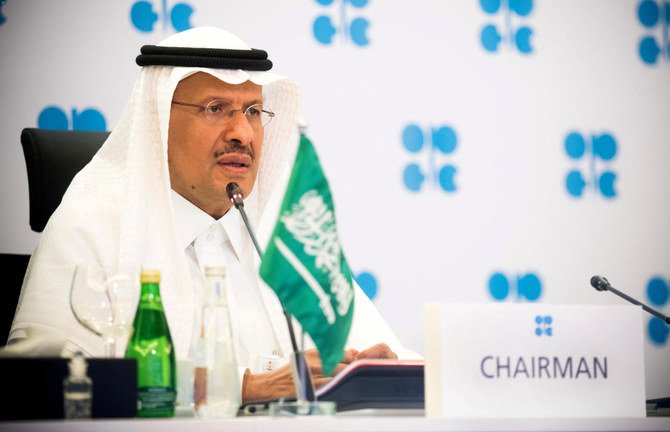 OPEC加盟国および非加盟国によるバーチャル緊急会合においてビデオ通話で話す、サウジアラビアのエネルギー大臣を務めるアブドゥルアジズ・ビン・サルマーン王子。（ロイター）