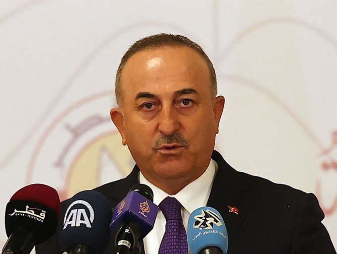 2021年3月11日、ドーハでロシアとカタール側との三者会談後の共同記者会見に出席する、トルコのメブリュト・チャブシオール外相。（資料/ AFP通信）