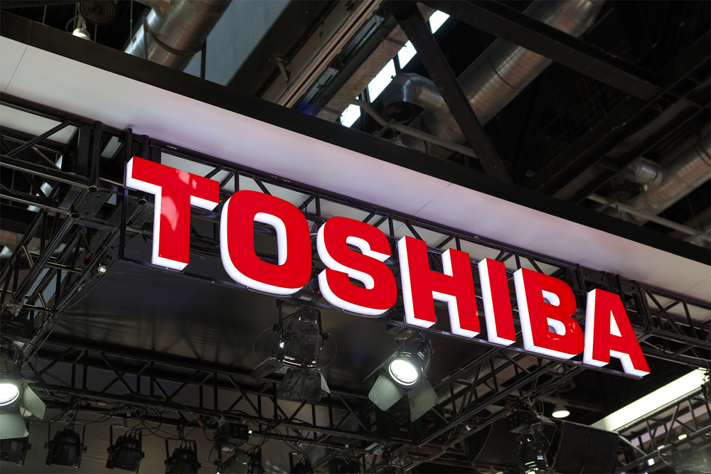 東芝の臨時株主総会は木曜日、昨年行われた定時株主総会の前に株主らが圧力をかけられたという疑惑に対する独立した調査を求める株主提案を可決した。今回の結果は、今後株主の物言いに拍車をかけるものとなるだろう。(Shutterstock)