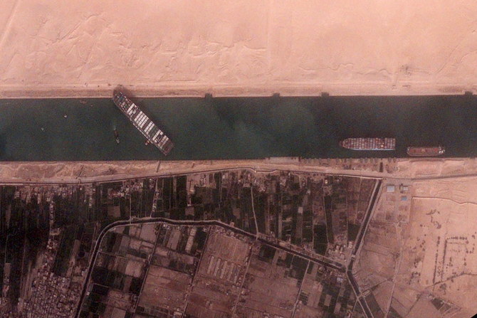 エジプトのスエズ運河を遮断している全長400メートル、22万4千トンのコンテナ船エヴァーギヴン号を写したBlackSky社の衛星写真。（ロイター通信）