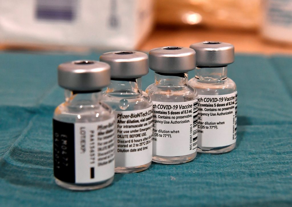 ファイザー/バイオエヌテック製コロナウィルスワクチン200万回接種分が2021年4月5日に日本の成田国際空港に到着した。（AFP）