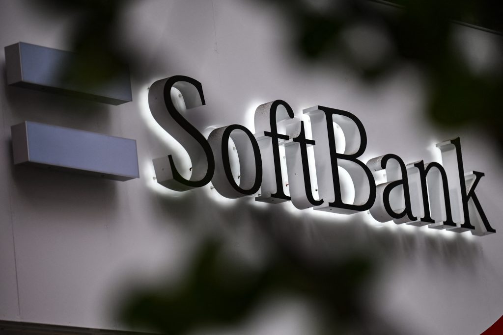 通信事業者から巨大投資会社に転身した同社は、1,000億ドルのビジョンファンドを通じて、シリコンバレーで最も勢いのある新興企業数社に出資している。(AFP)