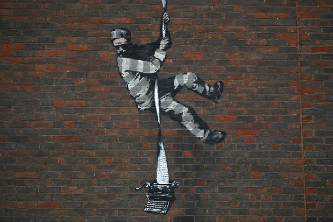 モールのシアター会場には、ドバイにもたらされる「The World of Banksy – The Immersive Experience」による120のオリジナル作品が展示される。(AFP)