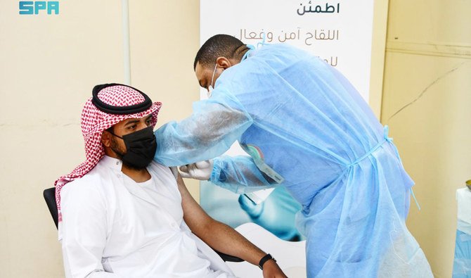 サウジアラビアでは1日11万7839回のペースで約490万回分のワクチンが投与された。（SPA)