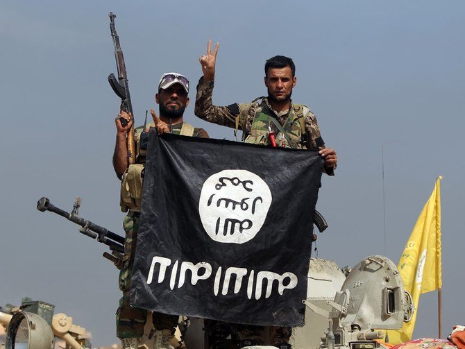 ダーイシュ過激派組織はバディア砂漠で政府軍を攻撃した後、小さな村から8名の警官と11名の民間人を誘拐した。(AFP / ファイル写真)