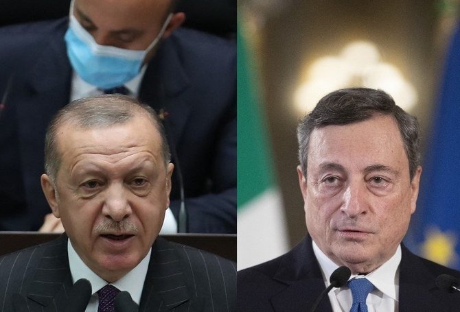 先日行われたトルコと欧州連合との会談での座席配置について、トルコのレジェップ・タイイップ・エルドアン大統領を批判したイタリアのマリオ・ドラギ首相（右）。（AFP）