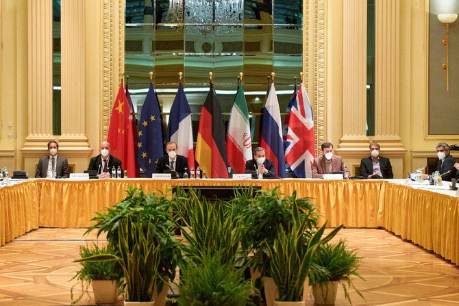 イランの核合意復活を試みるため、ウィーンのグランドホテルでの会議に出席するイランの核合意の当事国(ドイツ、フランス、英国、中国、ロシア、イラン)(AFP)