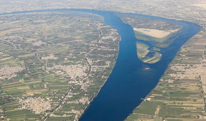 2021年4月11日、エジプトのカイロとルクソールを結ぶフライトで、飛行機の窓からナイル川流域を撮影した空中写真。（ロイター）