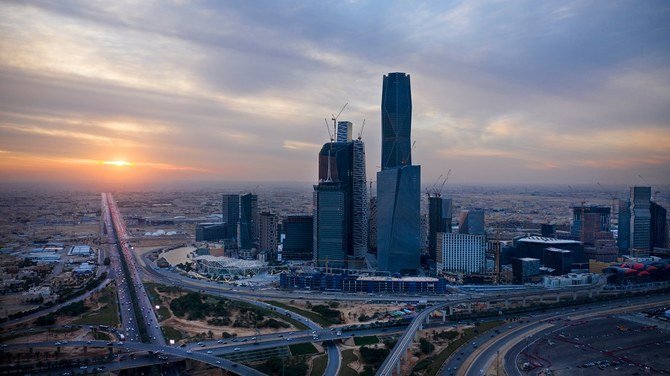 2020年末時点で、サウジアラビア女性の労働参加率は、2018年末のわずか20%から33%に上昇している。(Shutterstock)