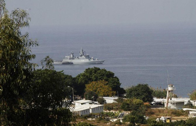 レバノン南部の国境の町ナラク付近の海域をパトロールするイスラエル海軍のコルベット艦。2020年10月28日撮影。（AFP）