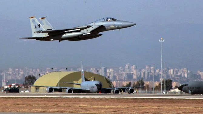 トルコのアダナ近郊にあるインジルリク空軍基地から、米空軍のF-15戦闘機が離陸する。(資料写真/AP)