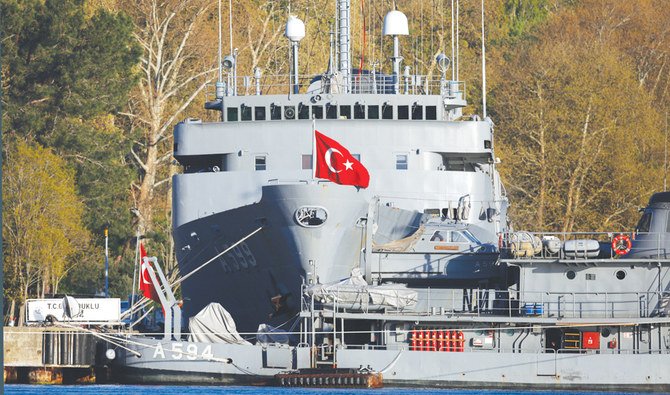 2017年の資料画像にて、トルコ海軍の船舶が黒海に近いボスポラス海峡・イスタンブール郊外の港基地に停泊している。（AP）