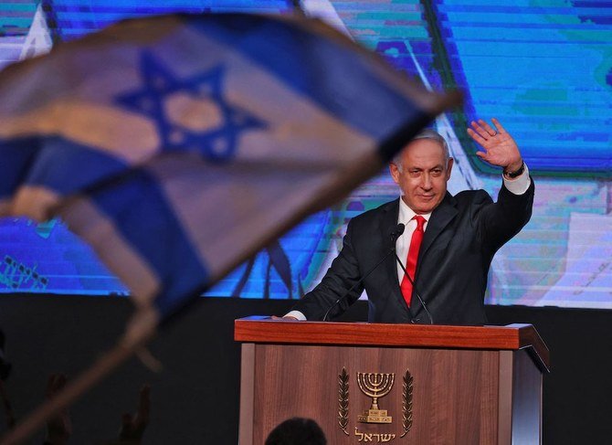リクード党を率いるイスラエルのベンヤミン・ネタニヤフ首相が支持者に演説を行う写真。（AFP）