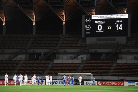 千葉県フクダ電子アリーナで行われた日本とモンゴルの間の試合がいかに圧倒的であったかがうかがわれる光景。（AFP）