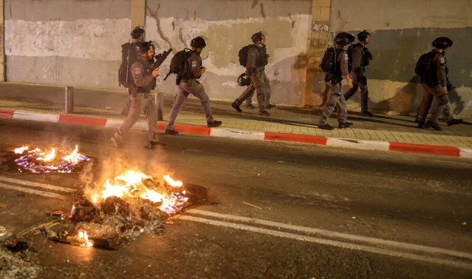 2021年4月18日、イスラエルのテルアビブ近郊のヤッファ地区で、アラブ人抗議者たちとの衝突を受けて配置されたイスラエル治安部隊。（資料/AFP通信）