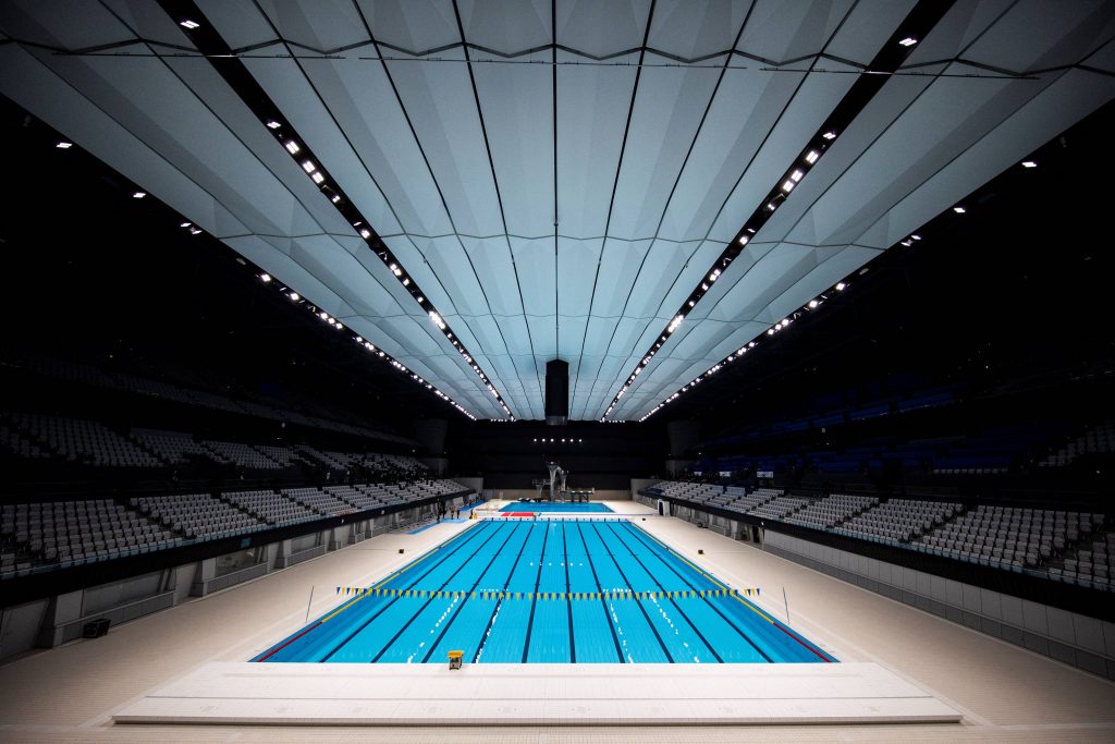 東京2020オリンピック・パラリンピックの水泳、飛込、アーティスティックスイミングが開催される東京アクアティクスセンターの屋内風景。（AFP通信）