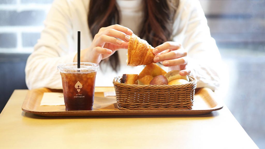 このビュッフェは、町田、イオンモール日の出、イーアス高尾、イオンモールむさし村山の、このベーカリーの支店で提供される。(ハートブレッドアンティーク)