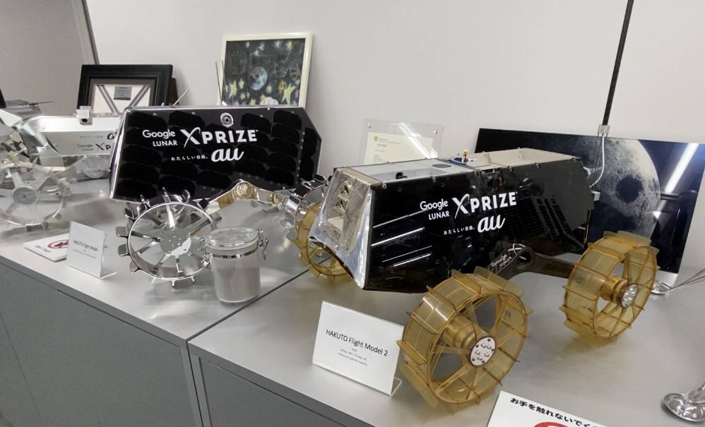 アラブ首長国連邦の月面ミッションは、ispaceにより開発されたローバーを月に送ることを目的としている。この日本企業はまた、月の軌道から月面にローバーを輸送する着陸船と、月面での無線通信技術を供給する。 (ANJP)