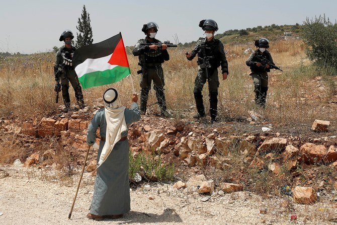 占領下のヨルダン川西岸の一部を併合するというイスラエルの計画に抗議するパレスチナ人（2020年6月5日、トゥルカーム近郊）（ロイター通信）