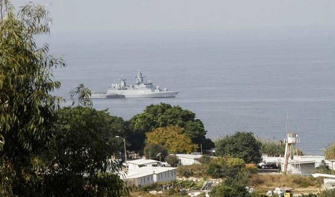 レバノン南端の都市ナクーラの沿岸部で哨戒中のイスラエル海軍の近海用護衛艦。(AFP / 資料写真)